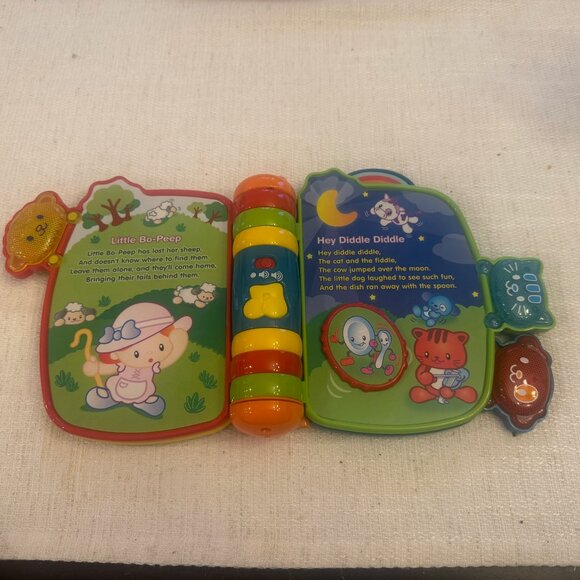 Vtech Rhyme and Discover Musical Book - Picture 4 of 7